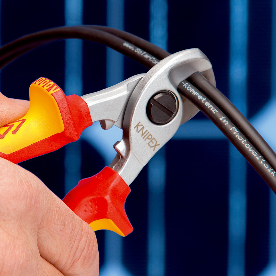 KNIPEX 95 16 165 T Cable Shears insulated with multi-component grips, VDE-tested with integrated insulated tether attachment point for a tool tether chrome-plated 165 mm – Image 3 of 6