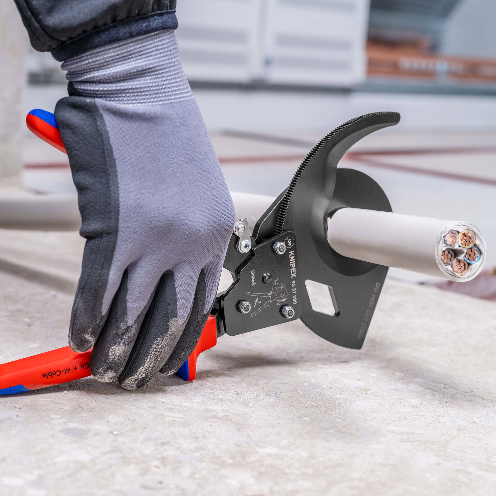 KNIPEX 95 31 280 Cable Cutter (ratchet action) with multi-component handles black atramentized 280 mm – Image 5 of 5