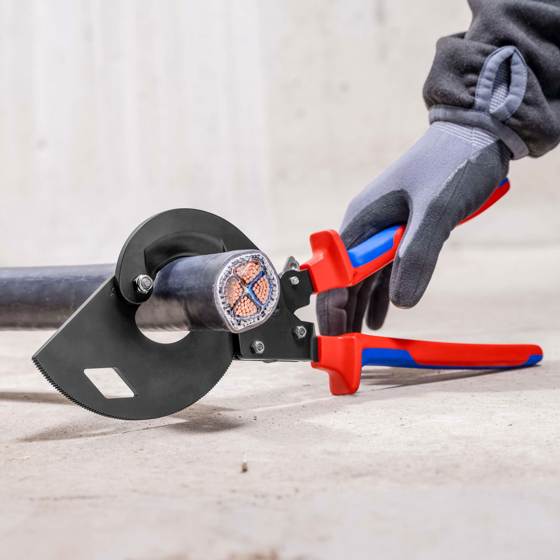 KNIPEX 95 32 315 A Cable Cutter (ratchet action) for steel wire armoured cables (SWA cable) with multi-component handles black lacquered 315 mm – Image 4 of 5