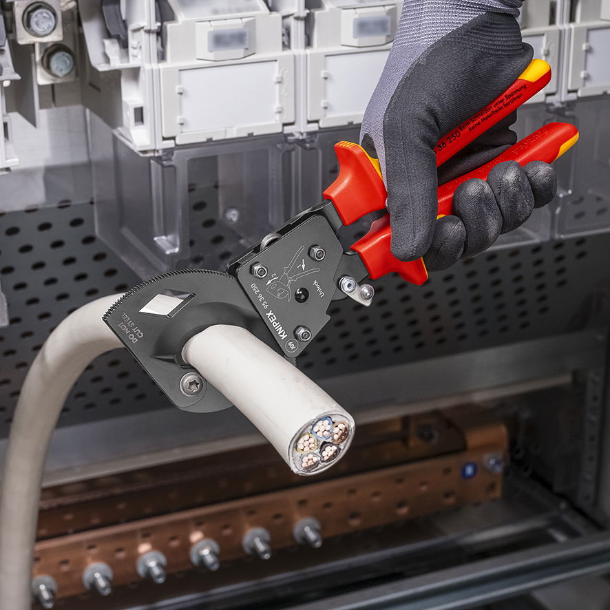 KNIPEX 95 36 250 Cable Cutter (ratchet action) insulated with multi-component grips, VDE-tested black atramentized 250 mm – Image 3 of 3