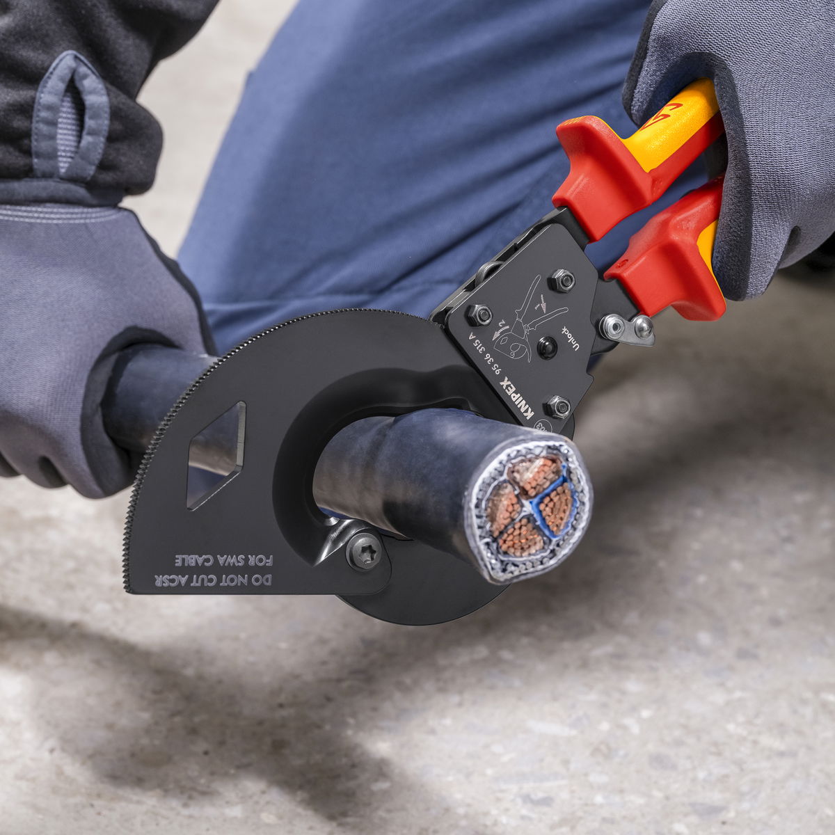 KNIPEX 95 36 315 A Cable Cutter (ratchet action) for steel wire armoured cables (SWA cable) insulated with multi-component grips, VDE-tested black lacquered 315 mm – Image 3 of 4