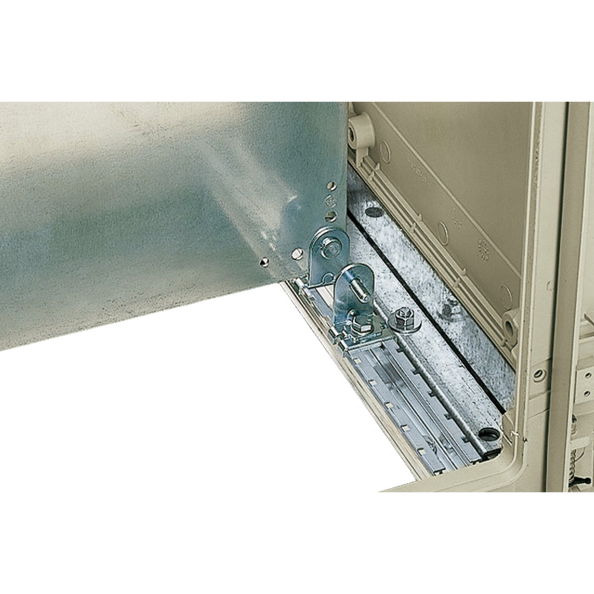 Set of 4 brackets to get an additional support of mounting plate on step slides