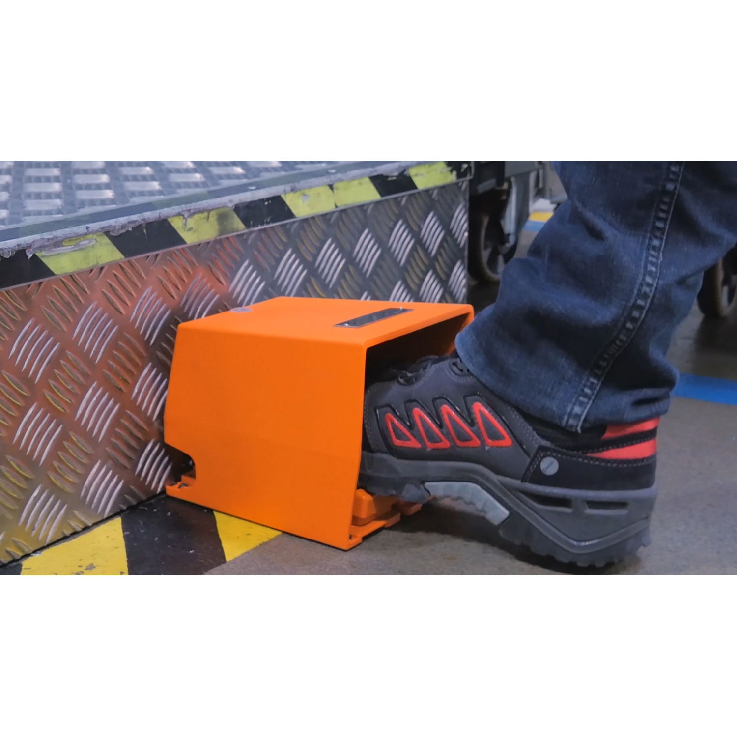Single foot switch - IP66 - with cover - metallic - orange - 2 NC + 2 NO – Image 8 of 9