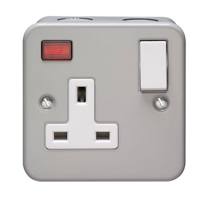 13A 1 Gang Single Pole Switched Socket With Neon Metalclad