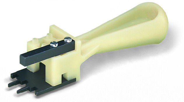 Operating tool for terminal blocks with snap-in ground contact