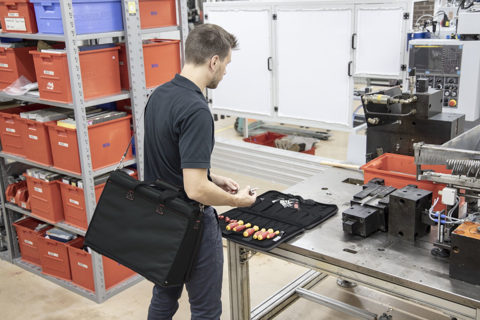 Wiha Tool set service technician assorted 30-pcs. incl. bag (43879) – Image 8 of 11