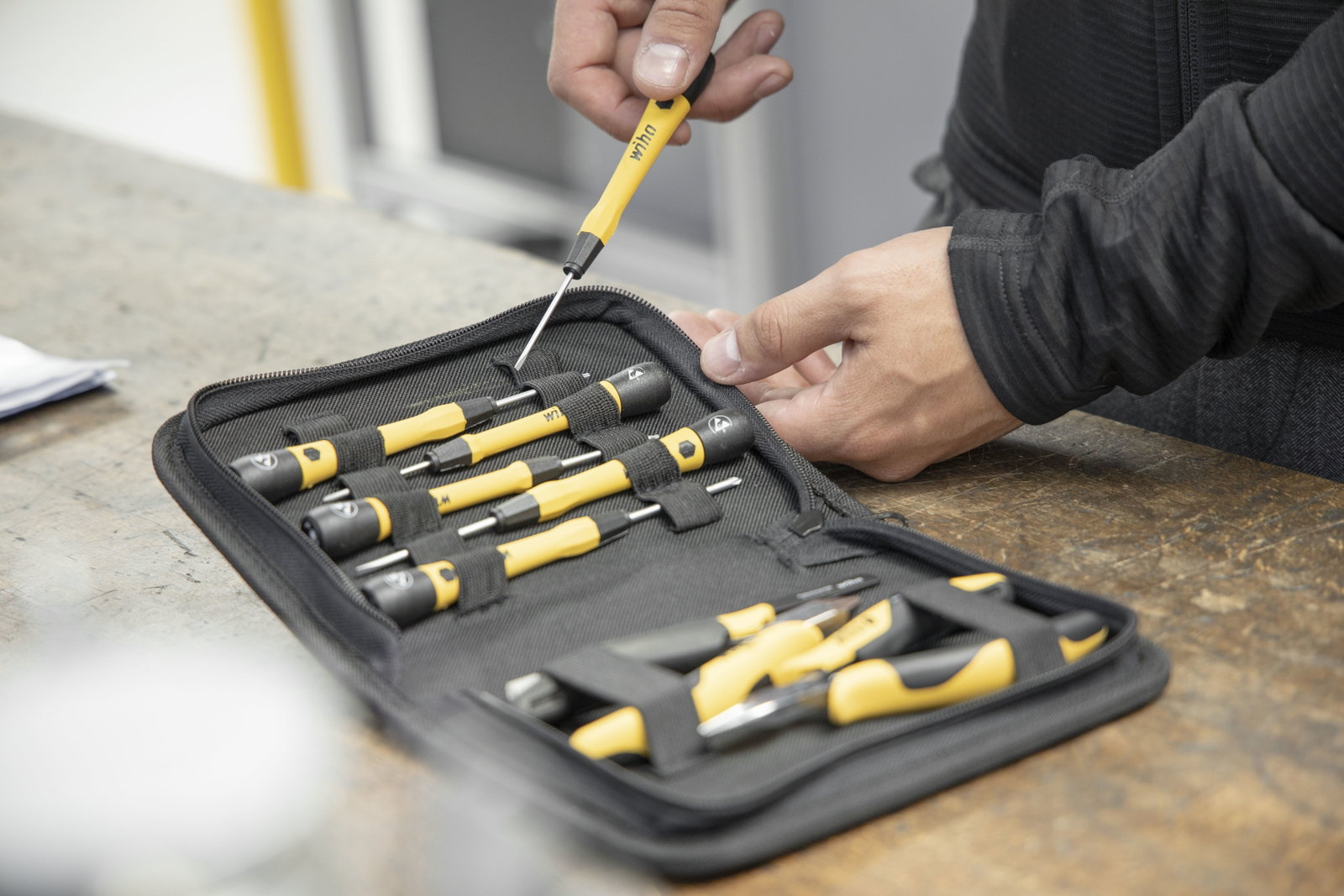 Wiha Tool set ESD Pliers, screwdriver, tweezers, 10-pcs. incl. tool pouch (43994) – Image 7 of 13
