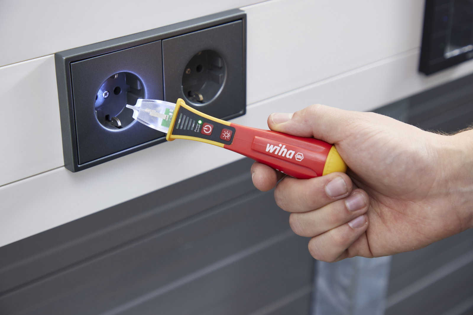 Wiha Single-pole, non-contact volt detector, 12–1,000 V AC Includes two AAA batteries (43797) – Image 9 of 18