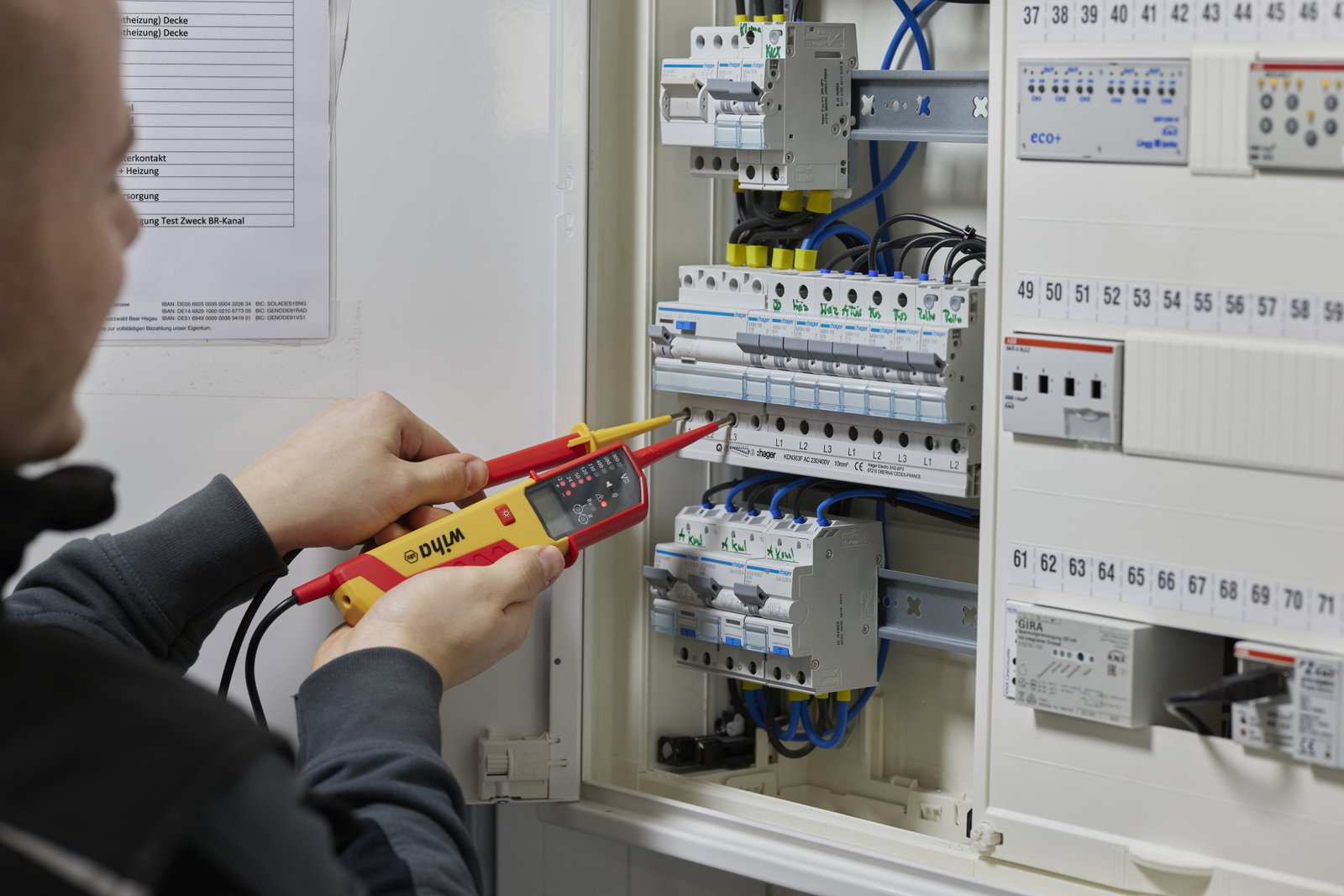 Wiha Voltage and continuity tester eMobility 12 – 1,000 V AC, CAT IV incl. 2x AAA batteries (44319) – Image 11 of 13