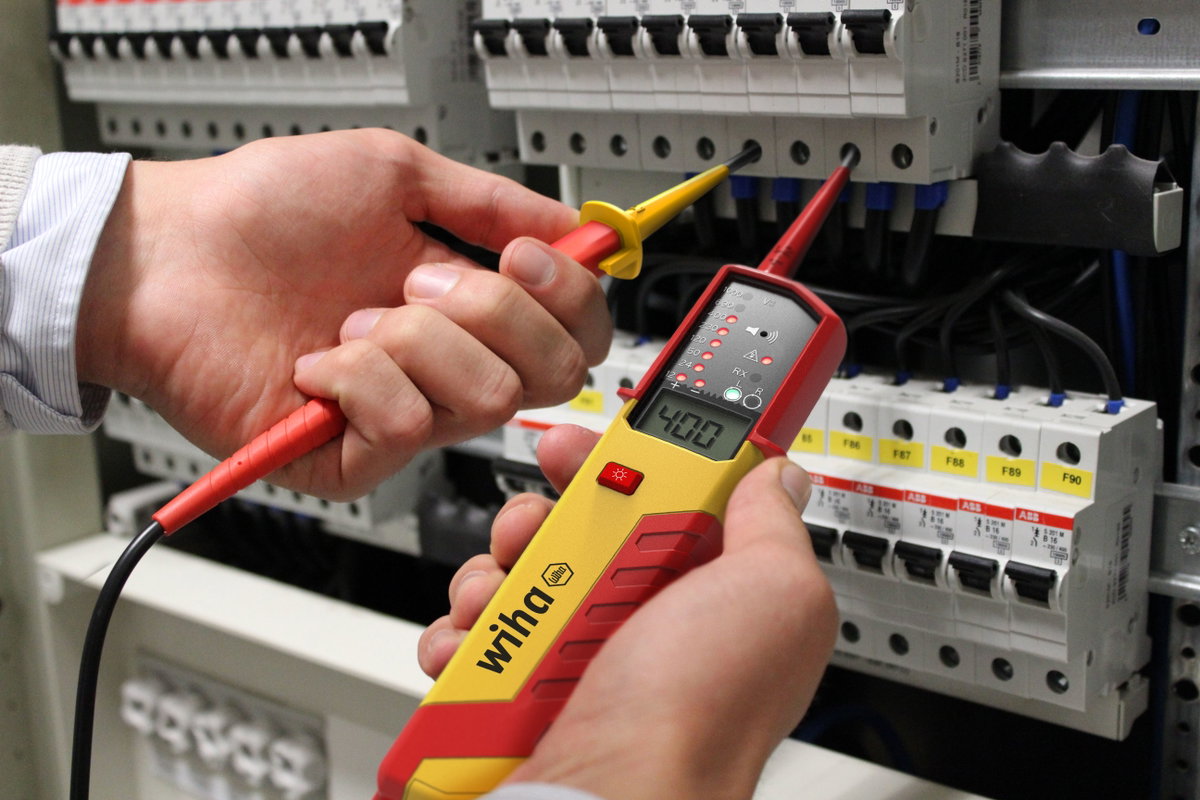 Wiha Voltage and continuity tester eMobility 12 – 1,000 V AC, CAT IV incl. 2x AAA batteries (44319) – Image 9 of 13