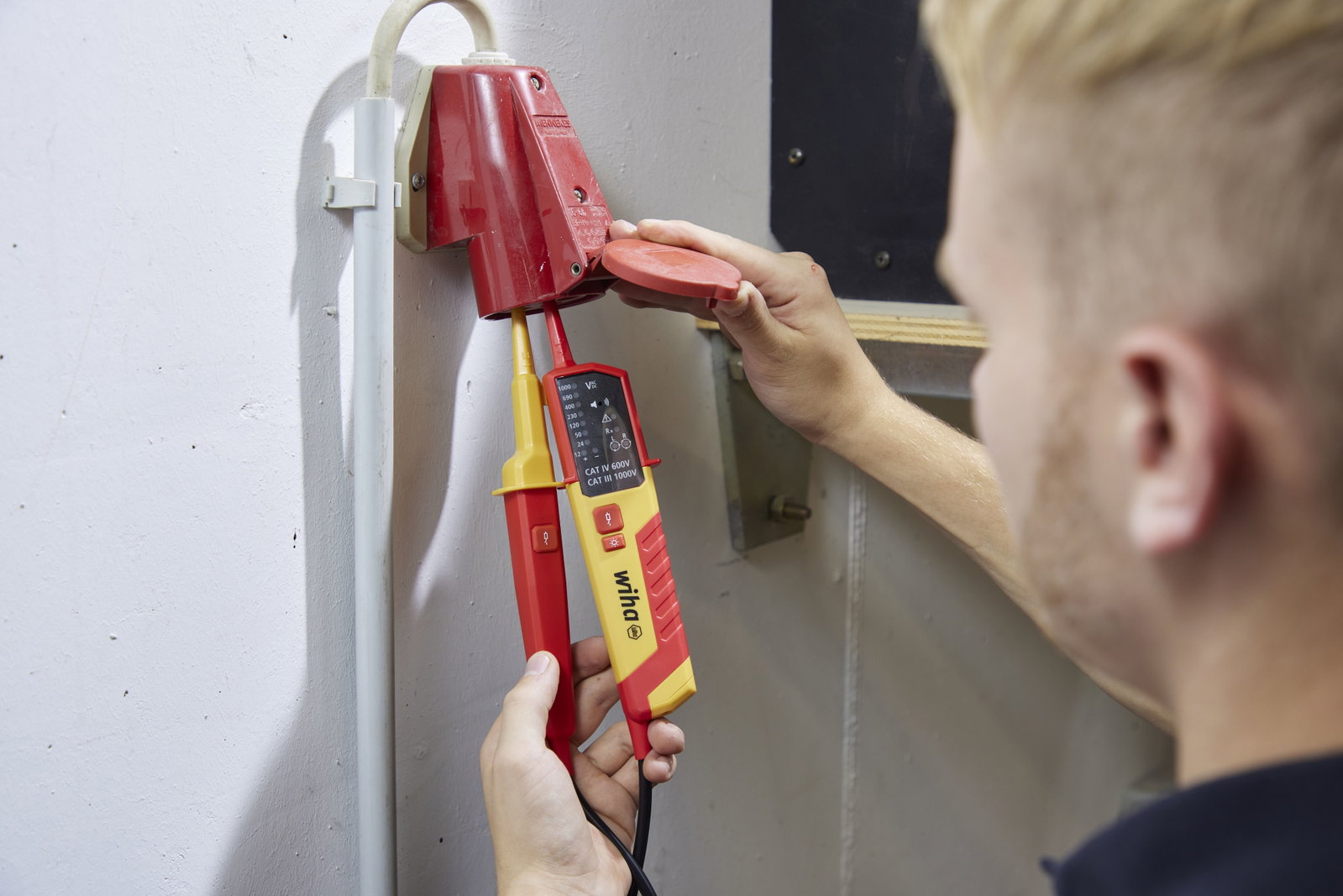 Wiha Voltage and continuity tester 12 - 1,000 V AC, CAT IV incl. 2x AAA batteries (45216) – Image 5 of 11
