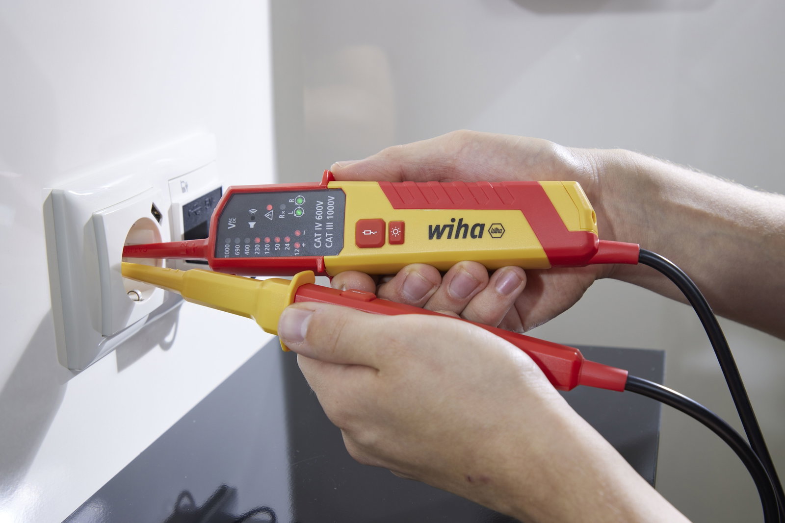 Wiha Voltage and continuity tester 12 - 1,000 V AC, CAT IV incl. 2x AAA batteries (45216) – Image 4 of 11