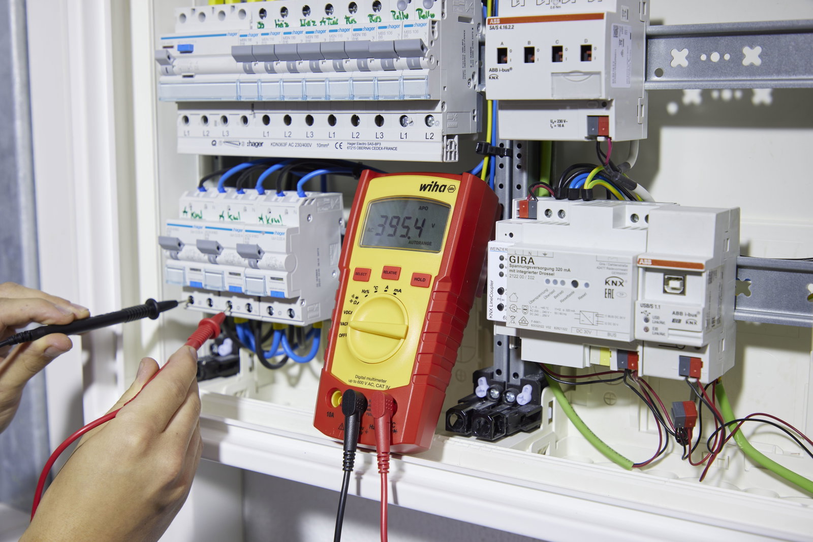 Wiha Digital multimeter up to 600 V AC, CAT IV incl. 2x AAA batteries (45218) – Image 8 of 11