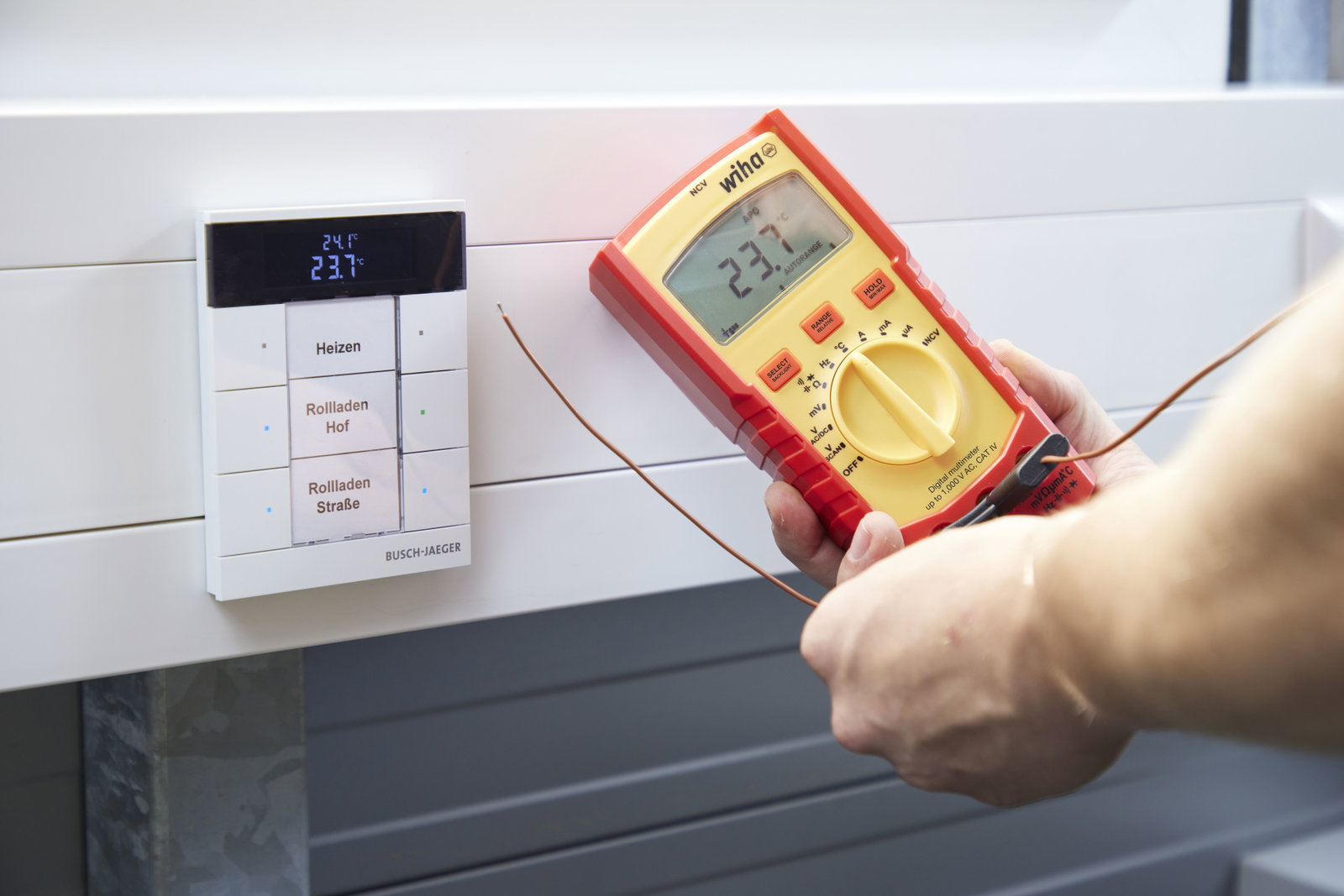 Wiha Digital multimeter up to 1,000 V AC, CAT IV incl. 2x AAA batteries (45215) – Image 10 of 14