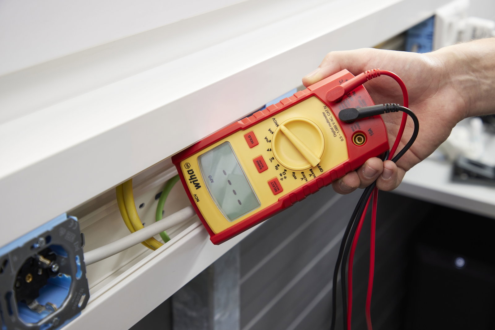 Wiha Digital multimeter up to 1,000 V AC, CAT IV incl. 2x AAA batteries (45215) – Image 9 of 14