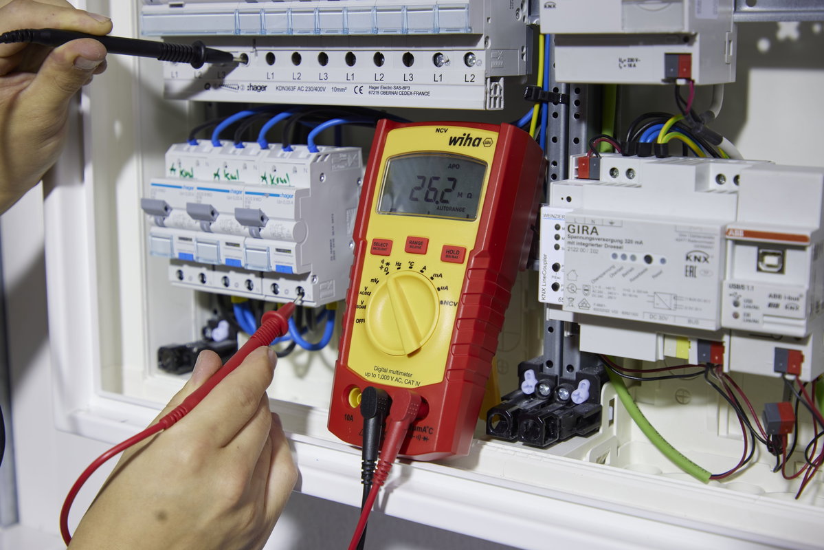 Wiha Digital multimeter up to 1,000 V AC, CAT IV incl. 2x AAA batteries (45215) – Image 8 of 14