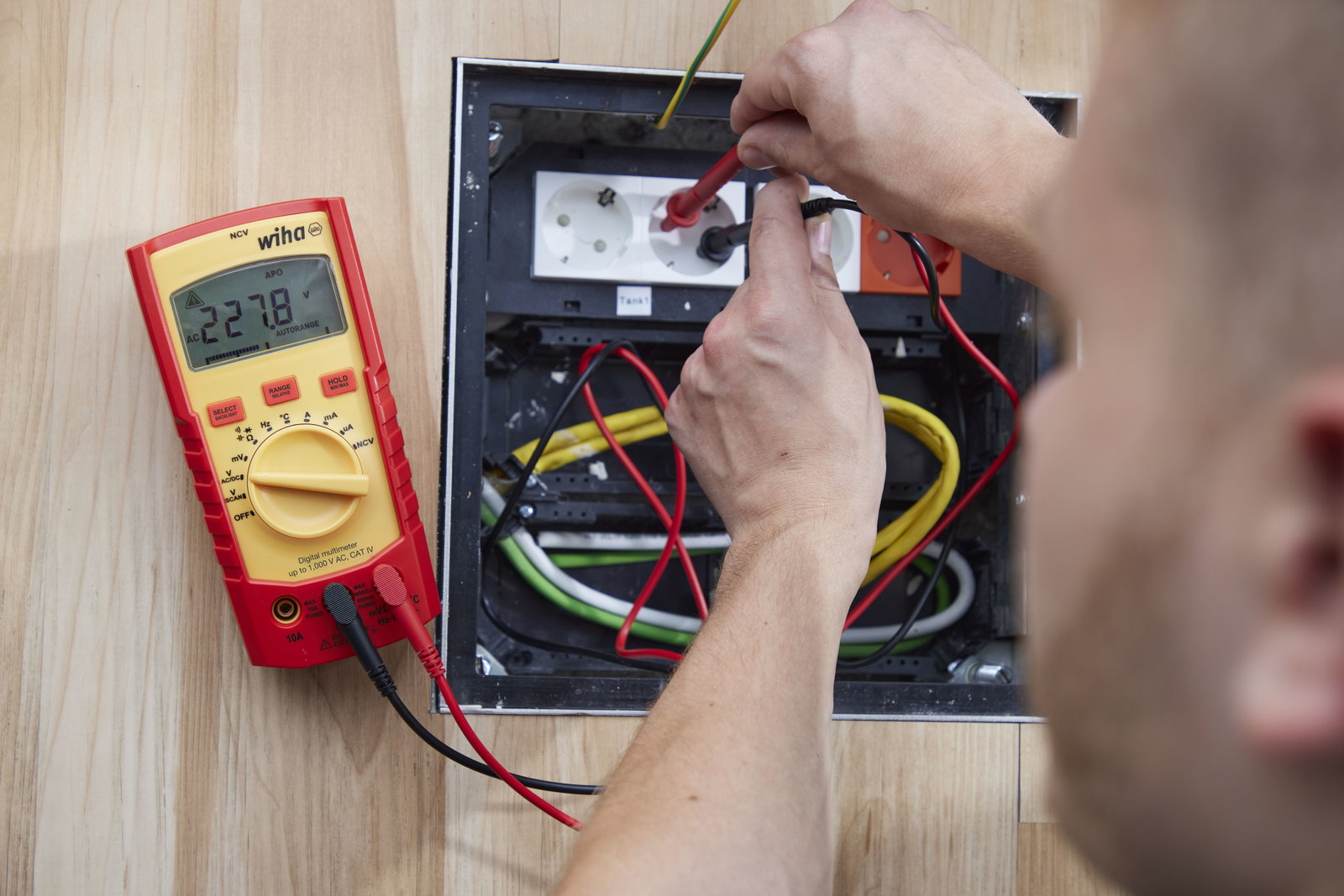Wiha Digital multimeter up to 1,000 V AC, CAT IV incl. 2x AAA batteries (45215) – Image 6 of 14