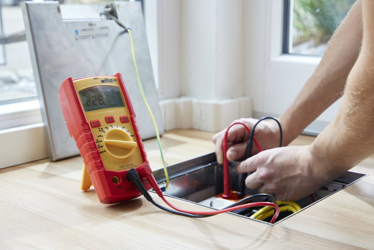 Wiha Digital multimeter up to 1,000 V AC, CAT IV incl. 2x AAA batteries (45215) – Image 5 of 14