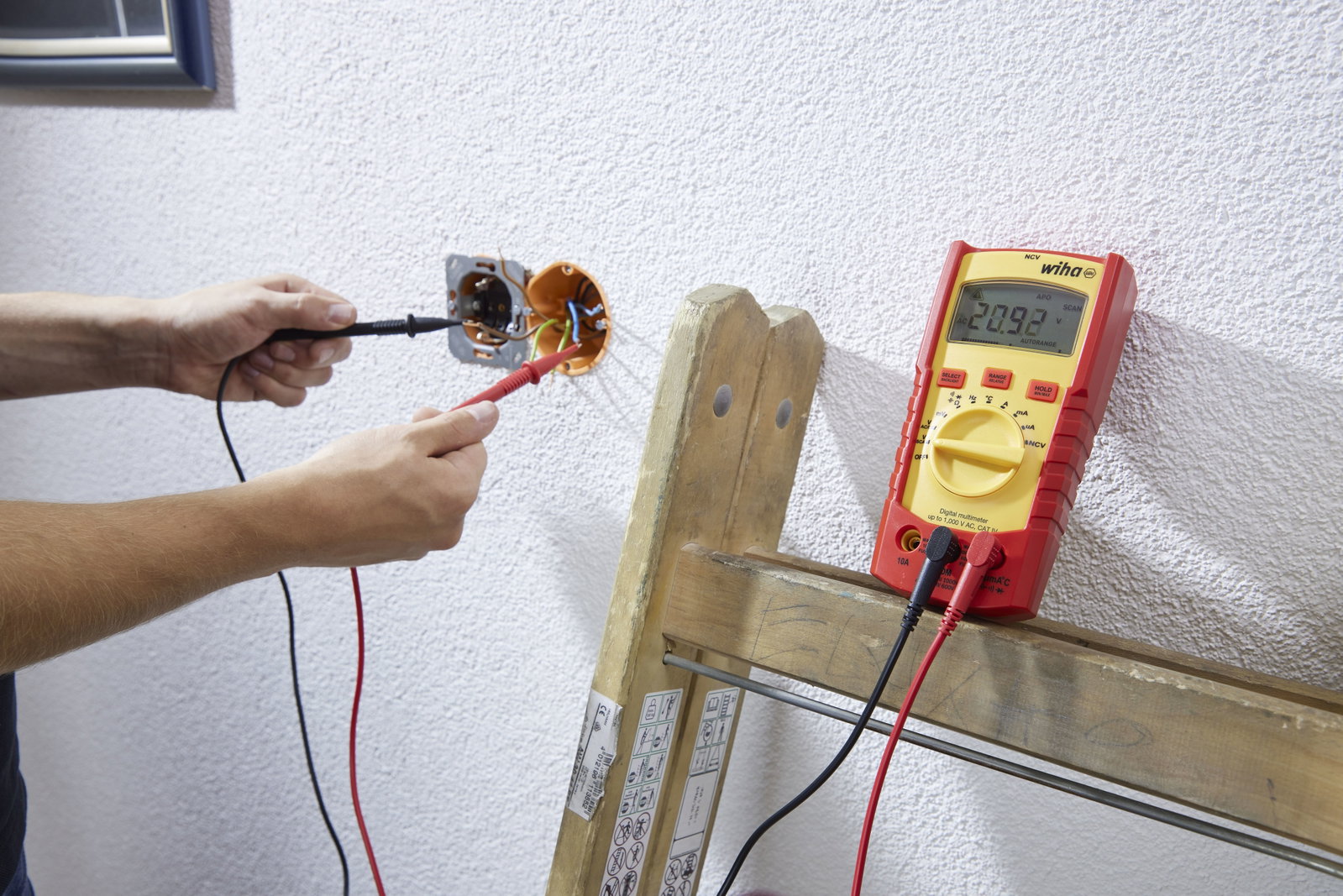 Wiha Digital multimeter up to 1,000 V AC, CAT IV incl. 2x AAA batteries (45215) – Image 4 of 14