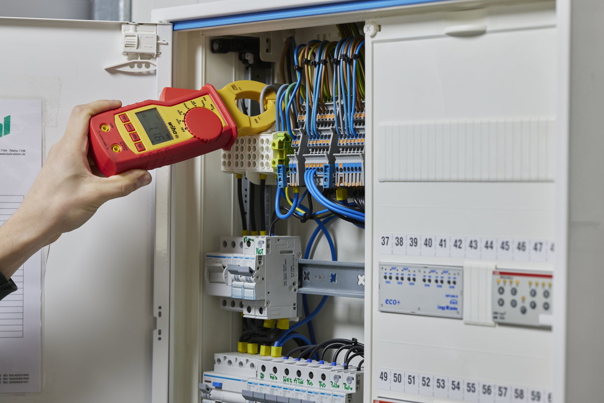 Wiha Clamp meter up to 1,000 V AC, CAT IV incl. 2x AAA batteries (45219) – Image 9 of 13