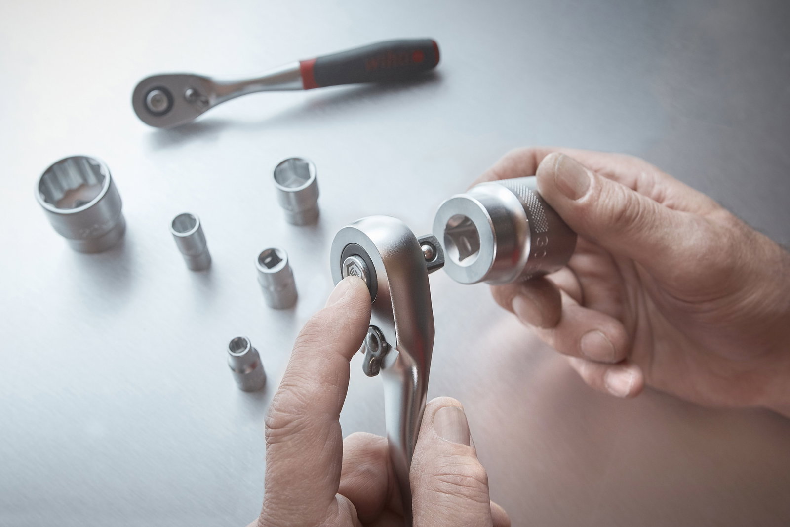 Wiha Reversible ratchet 1/2" with push button and detent retaining ball 250 mm (45627) – Image 11 of 11