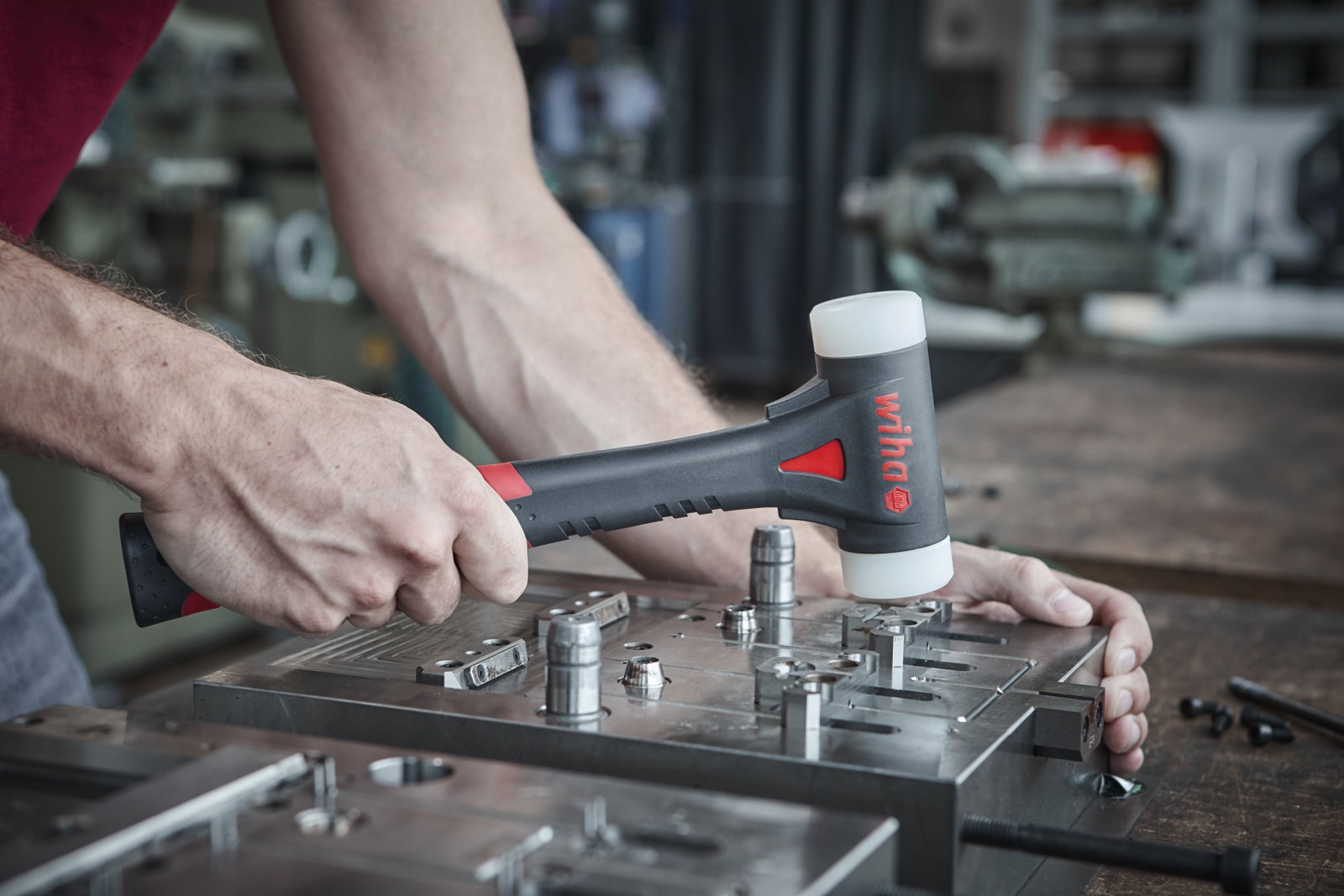 Wiha Soft-faced hammer FibreBuzz® dead-blow, very hard with replaceable hammer face 40, 320 mm (44598) – Image 8 of 19
