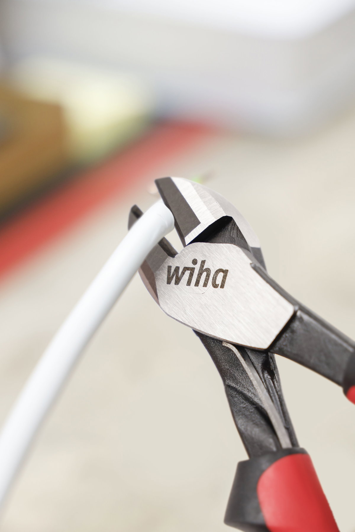 Wiha Industrial electric heavy-duty diagonal cutters with DynamicJoint® with switchable opening spring 200 mm, 8" (41280) – Image 5 of 7
