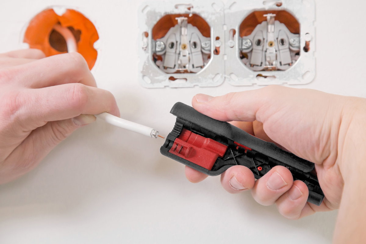 Wiha Stripping and assembly tool for coaxial cable with F-connector 125 mm (44241) – Image 8 of 13