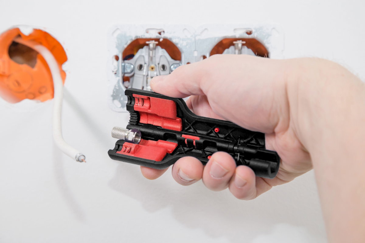 Wiha Stripping and assembly tool for coaxial cable with F-connector 125 mm (44241) – Image 7 of 13