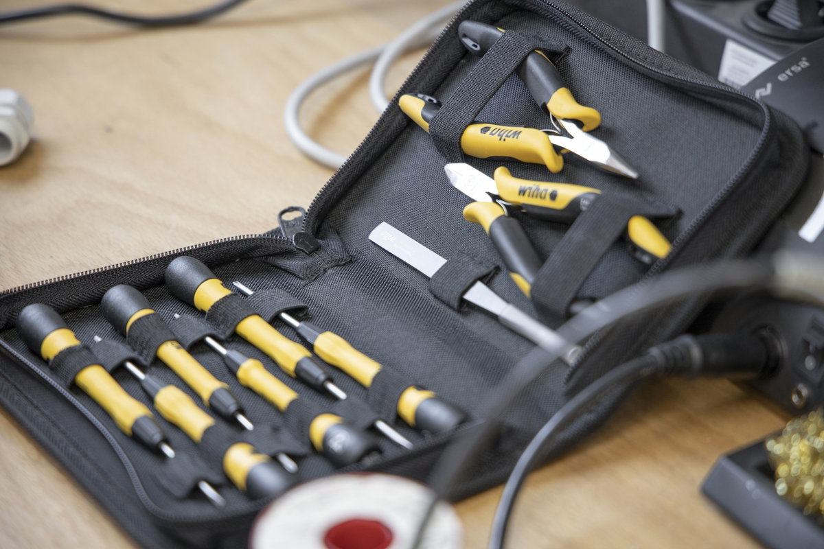 Wiha Tool set ESD Pliers, screwdriver, tweezers, 10-pcs. incl. tool pouch (43994) – Image 5 of 13