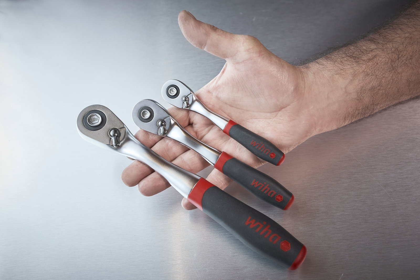 Wiha Reversible ratchet 1/4" with push button and detent retaining ball 135 mm (45626) – Image 3 of 10