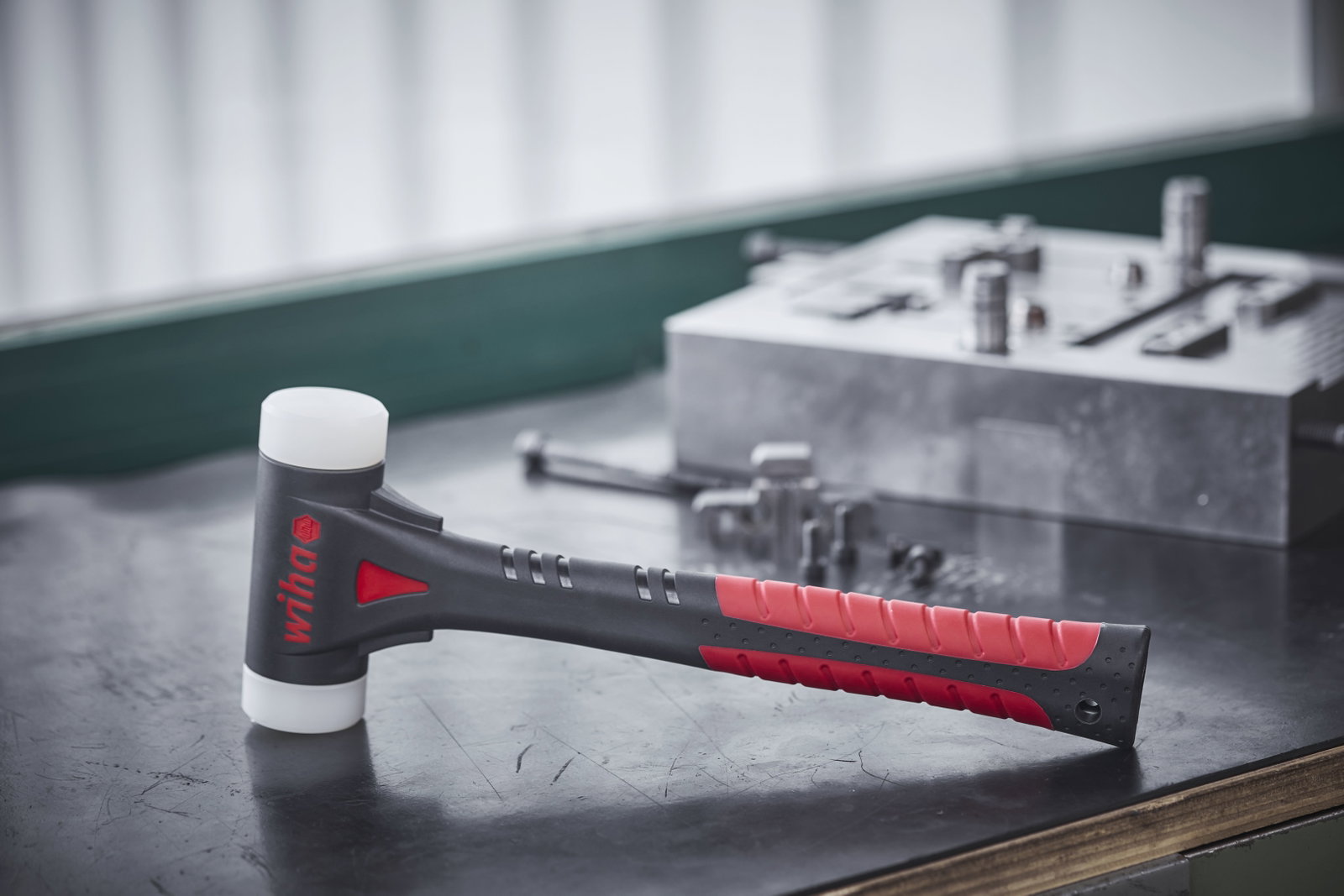 Wiha Soft-faced hammer FibreBuzz® dead-blow, very hard with replaceable hammer face 40, 320 mm (44598) – Image 4 of 19