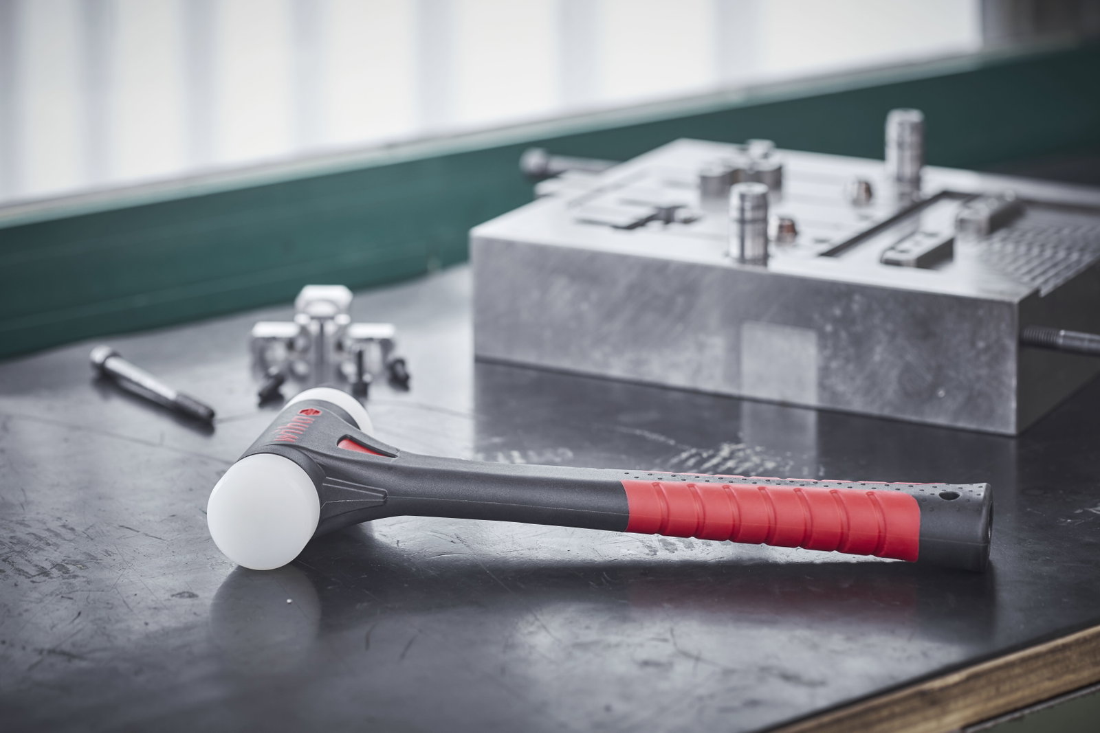 Wiha Soft-faced hammer FibreBuzz® dead-blow, very hard with replaceable hammer face 40, 320 mm (44598) – Image 3 of 19