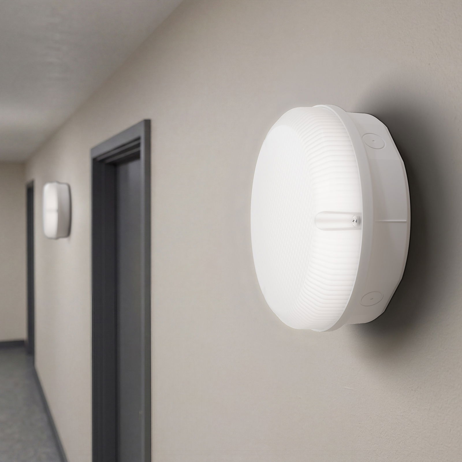 Luceco LED Bulkhead Light, Indoor & Outdoor Wall & Ceiling Lighting, Mosi Round Fixed Output Driver, 200mm, Commercial & Residential Use, 6/10/13W CCT 3/4/5/6000K IP65 IK08 Class 2, White