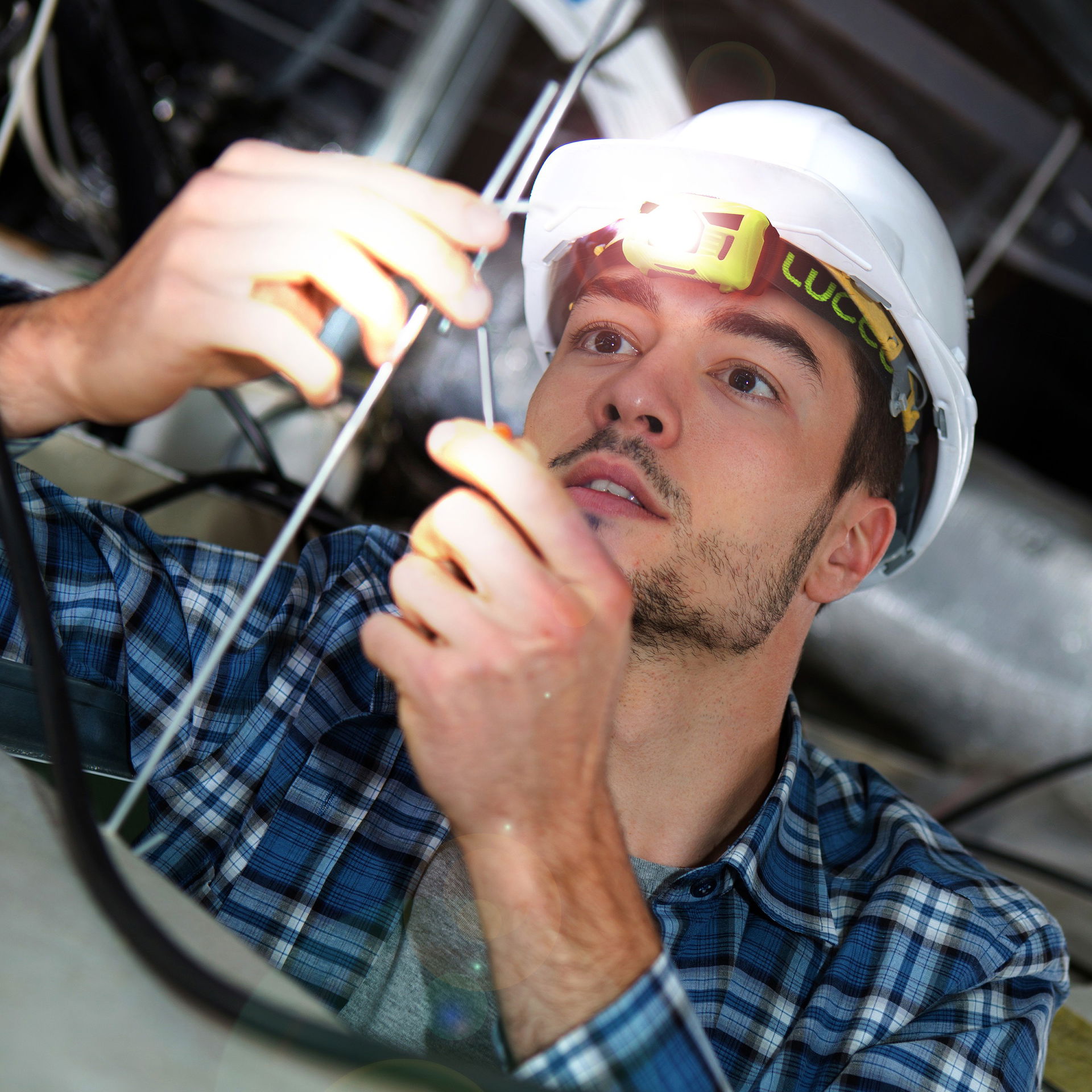 Hands-Free Operation: Choose between the on/off switch or PIR motion sensing function.  Ideal when hands a full, or covered in paint or oily after working on a car.