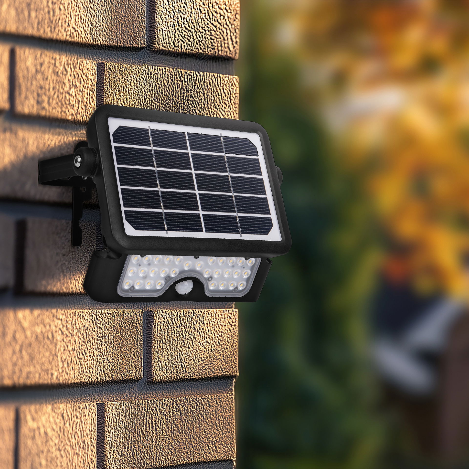 Luceco Solar Floodlight & PIR 5W, 550lm