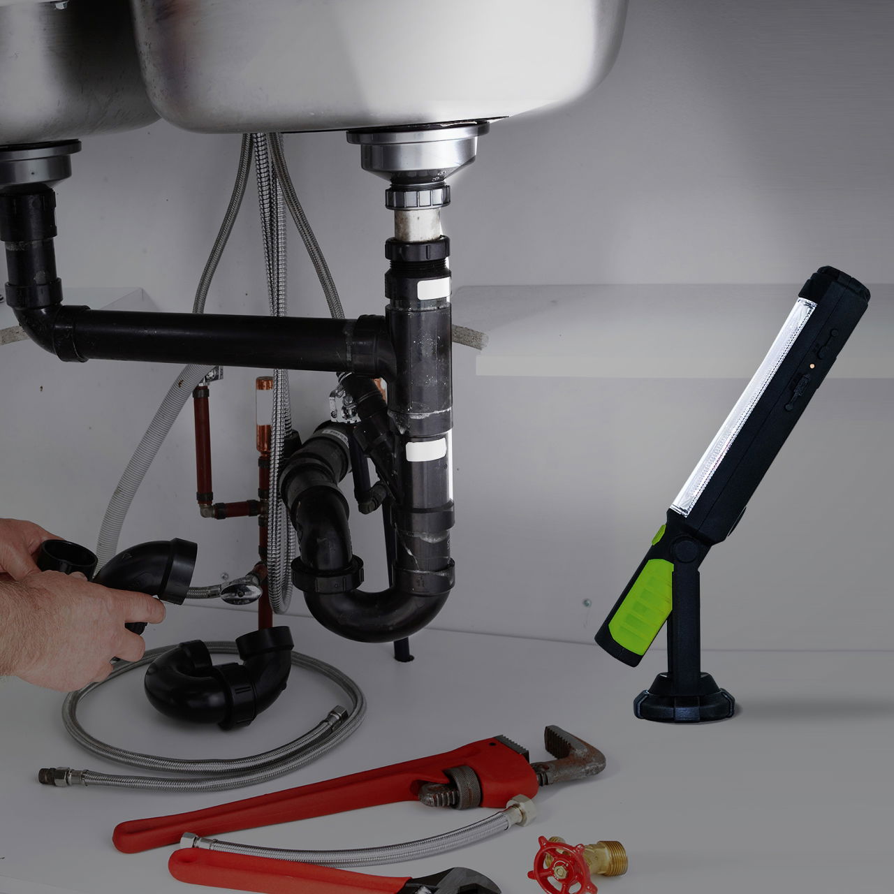 Luceco tilting inspection torch with powerbank 5v 5w 450lm 6500k - USB charged