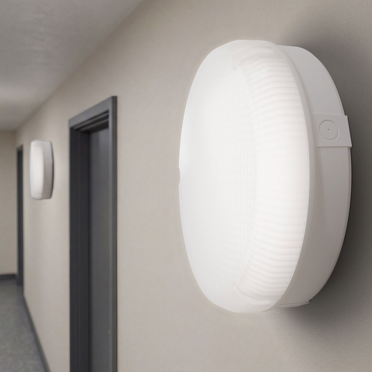 Luceco LED Bulkhead Light, Indoor & Outdoor Wall & Ceiling Lighting, Mosi Round Fixed Output Driver, 290mm, Commercial & Residential Use, 6/10/13W CCT 3/4/5/6000K IP65 IK08 Class 2, White
