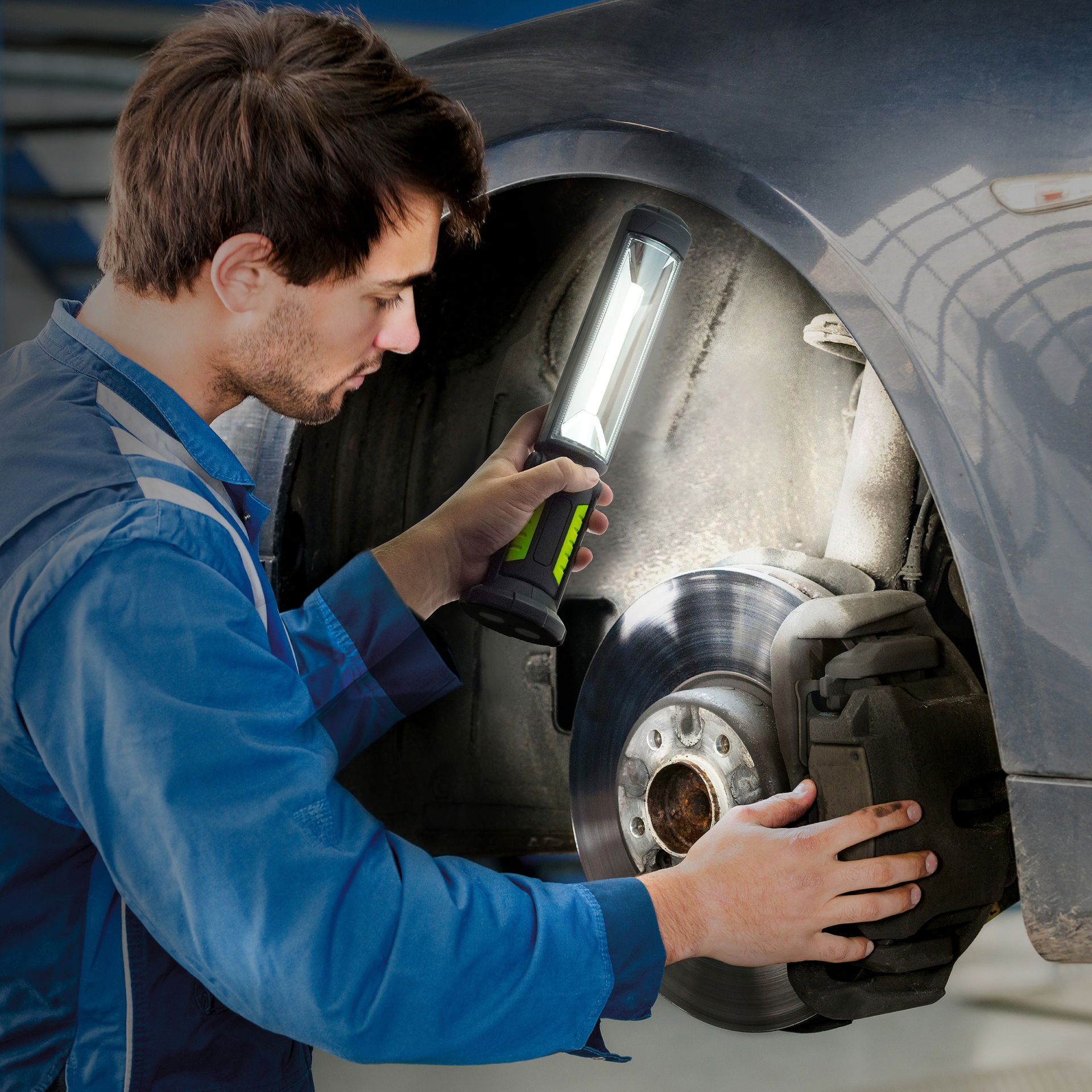 Luceco tilting inspection torch with powerbank 5v 5w 450lm 6500k - USB charged