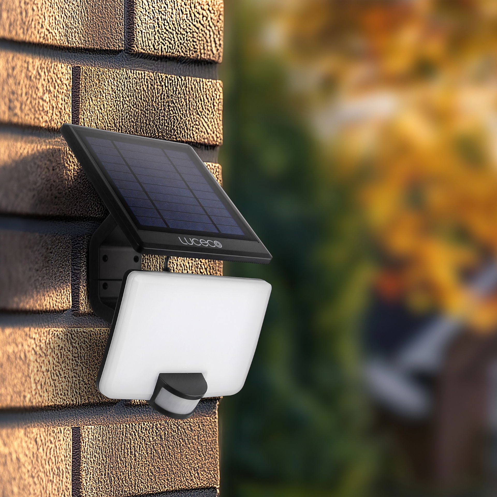 Solar floodlight with detachable solar panel 1500 lumens
