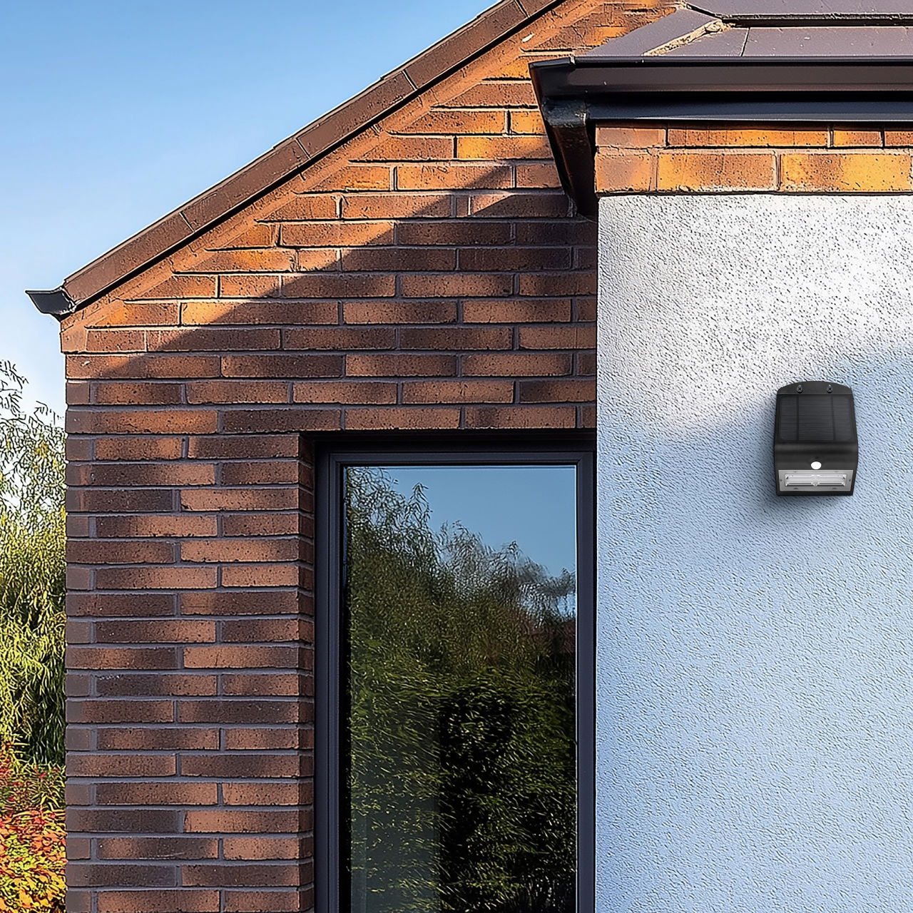 Luceco Solar Wall Light & PIR 3.2W Black