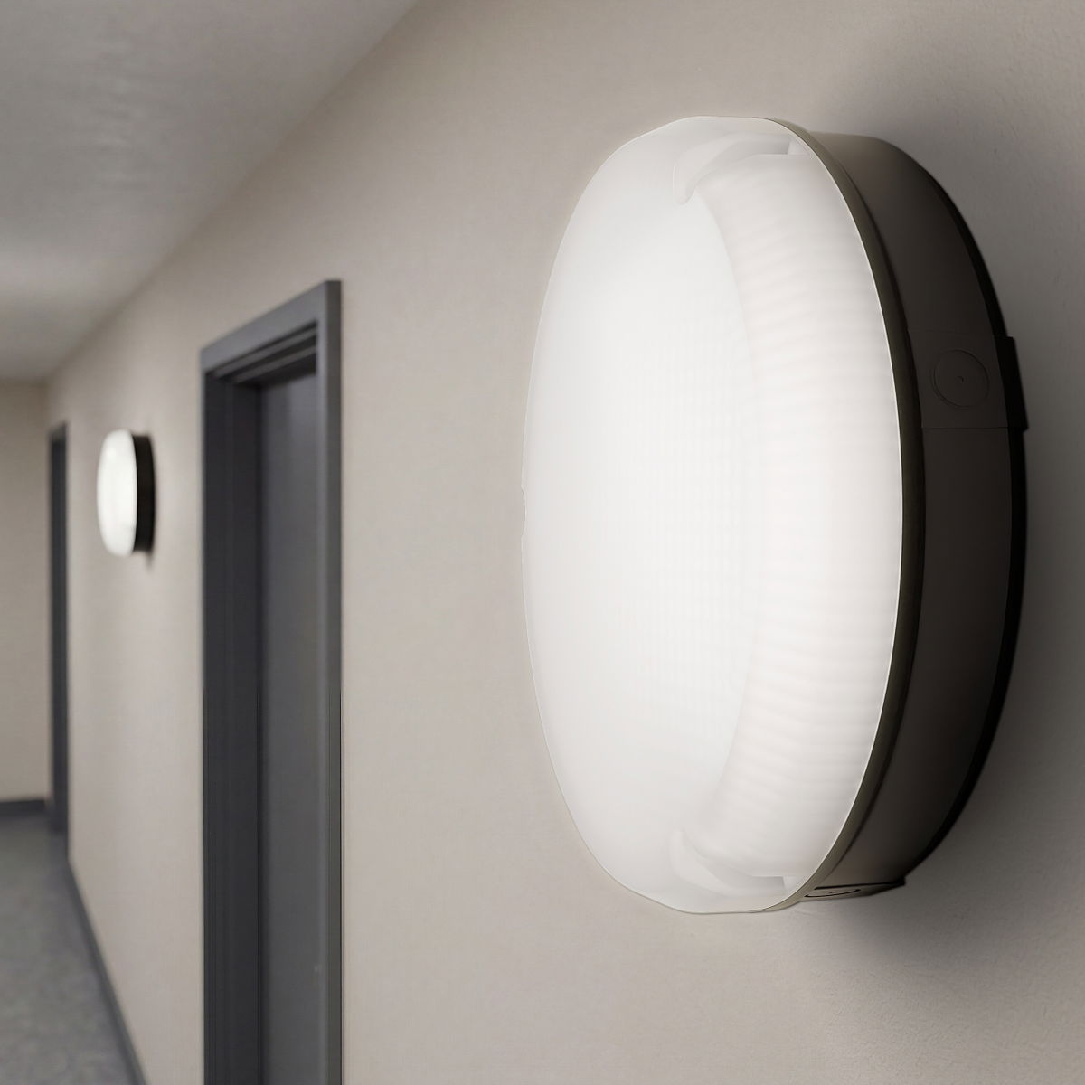 Luceco LED Bulkhead Light, Indoor & Outdoor Wall & Ceiling Lighting, Mosi Round Fixed Output Driver, 290mm, Commercial & Residential Use, 6/10/13W CCT 3/4/5/6000K IP65 IK08 Class 2, Black
