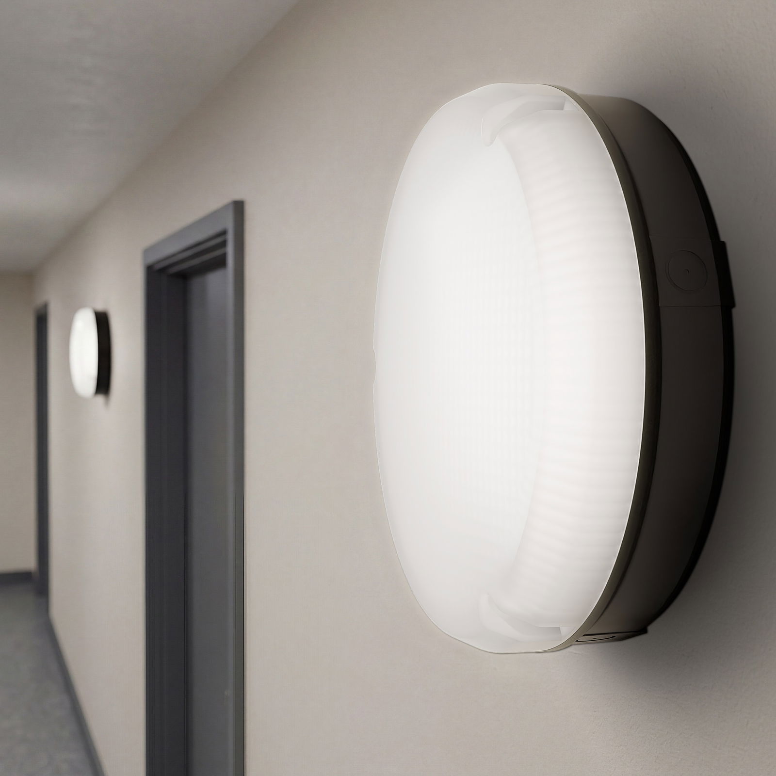Luceco LED Bulkhead Light, Indoor & Outdoor Wall & Ceiling Lighting, Mosi Round Fixed Output Driver, 290mm, Commercial & Residential Use, 6/10/13W CCT 3/4/5/6000K IP65 IK08 Class 2, Black
